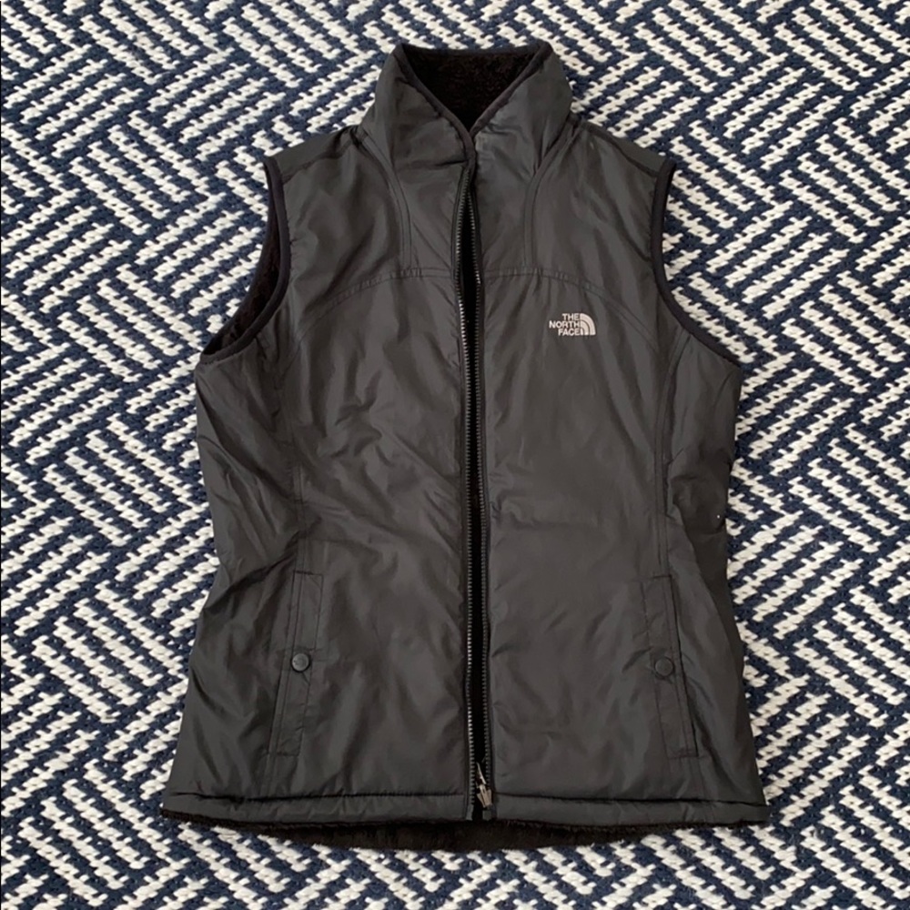 The North Face Reversible Vest black fuzzy flip